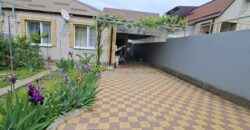 В продаже коттедж, РАЙОН 3-Й ШКОЛЫ, благоустроенный двор.