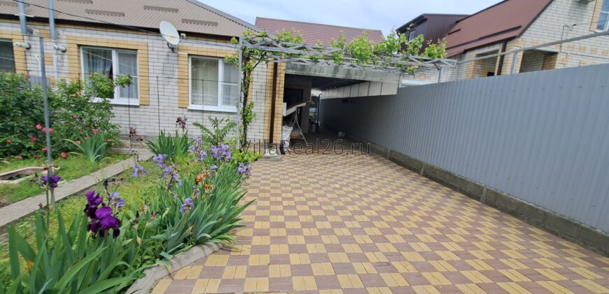 В продаже коттедж, РАЙОН 3-Й ШКОЛЫ, благоустроенный двор.