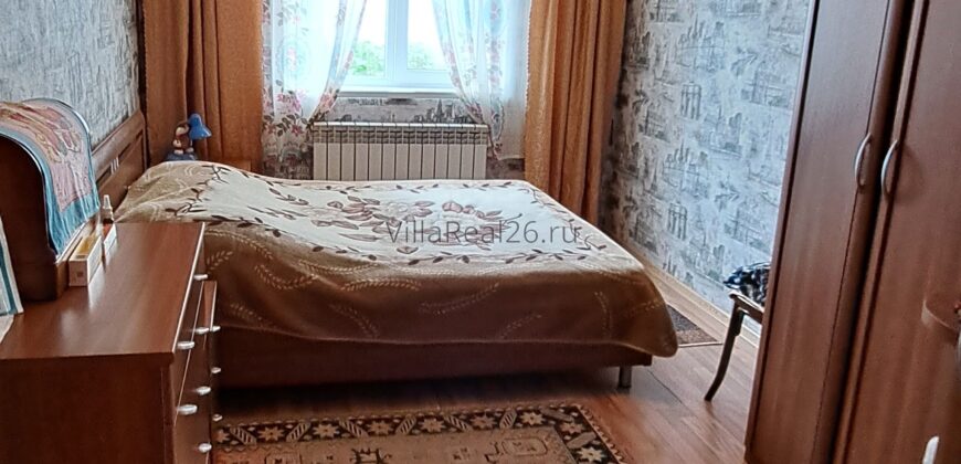 В продаже коттедж, РАЙОН 3-Й ШКОЛЫ, благоустроенный двор.