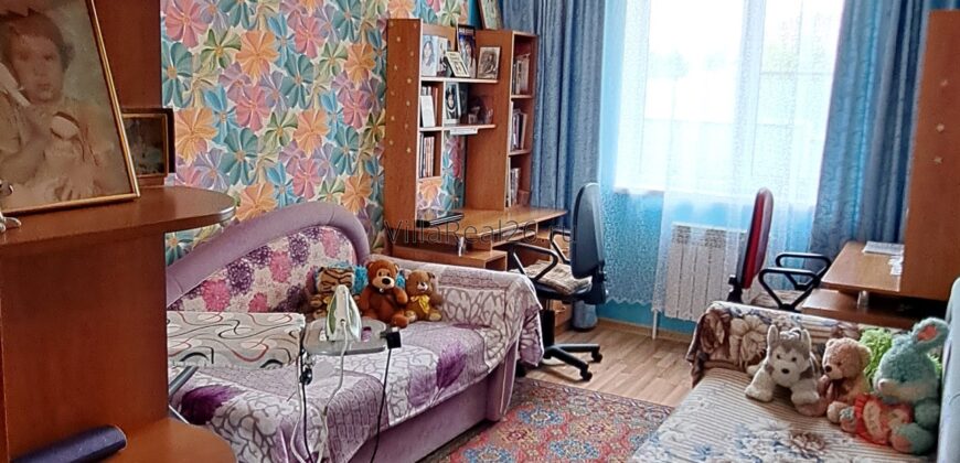 В продаже коттедж, РАЙОН 3-Й ШКОЛЫ, благоустроенный двор.