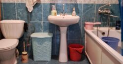 В продаже коттедж, РАЙОН 3-Й ШКОЛЫ, благоустроенный двор.