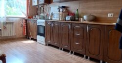 В продаже коттедж, РАЙОН 3-Й ШКОЛЫ, благоустроенный двор.