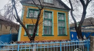 Дом с времянкой, баней