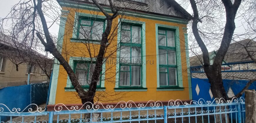 Дом с времянкой, баней