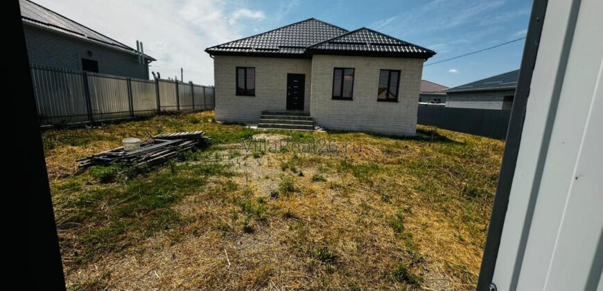 Дом, огорожен по периметру