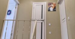 В продаже таунхаус с хорошим косметическим ремонтом. Ухоженный участок.