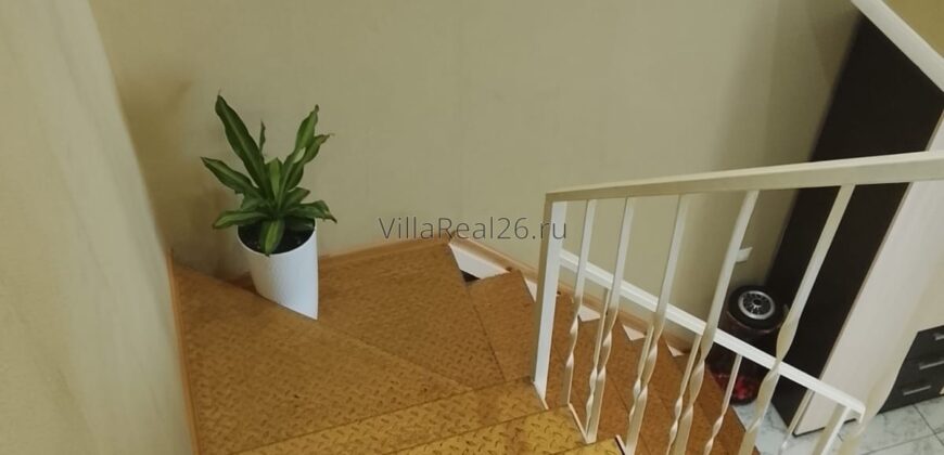 В продаже таунхаус с хорошим косметическим ремонтом. Ухоженный участок.