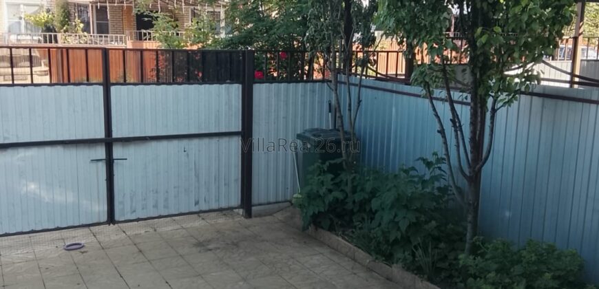 В продаже таунхаус с хорошим косметическим ремонтом. Ухоженный участок.