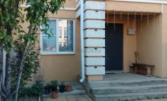 В продаже таунхаус с хорошим косметическим ремонтом. Ухоженный участок.