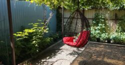 В продаже таунхаус с хорошим косметическим ремонтом. Ухоженный участок.