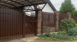 В продаже домовладение, с хорошим современным ремонтом.