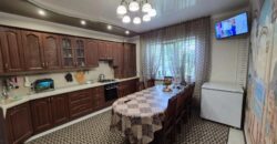 В ПРОДАЖЕ БЛАГОУСТРОЕННЫЙ ОТДЕЛЬНО СТОЯЩИЙ ДОМ В ТИХОМ РАЙОНЕ ГОРОДА!