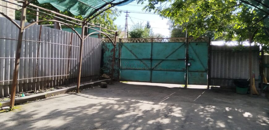Дом рядом со школой